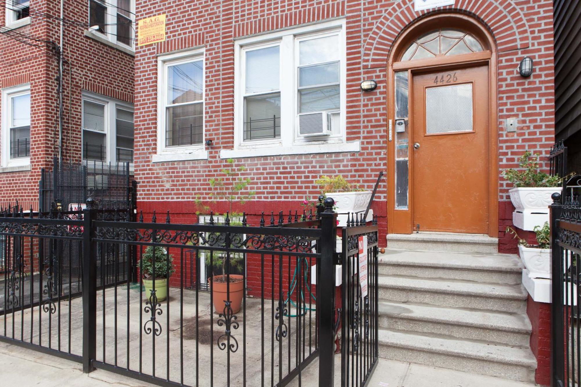 Studio, One And Two Bedroom Apartments - Bronx New York Exteriér fotografie