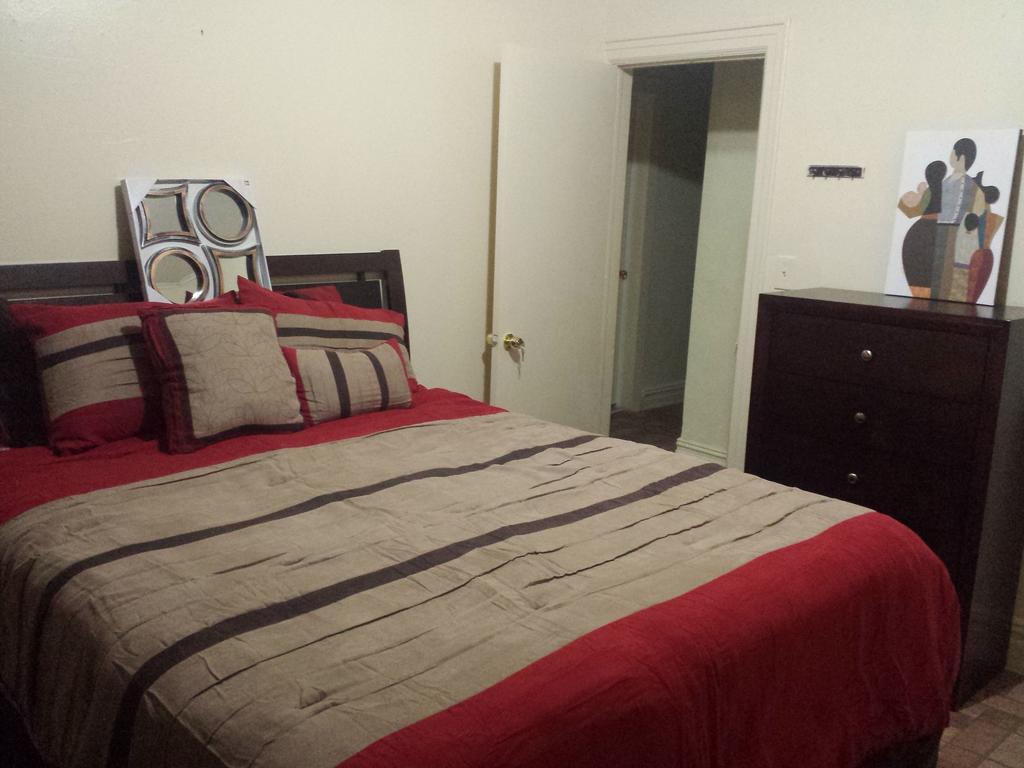 Studio, One And Two Bedroom Apartments - Bronx New York Pokoj fotografie